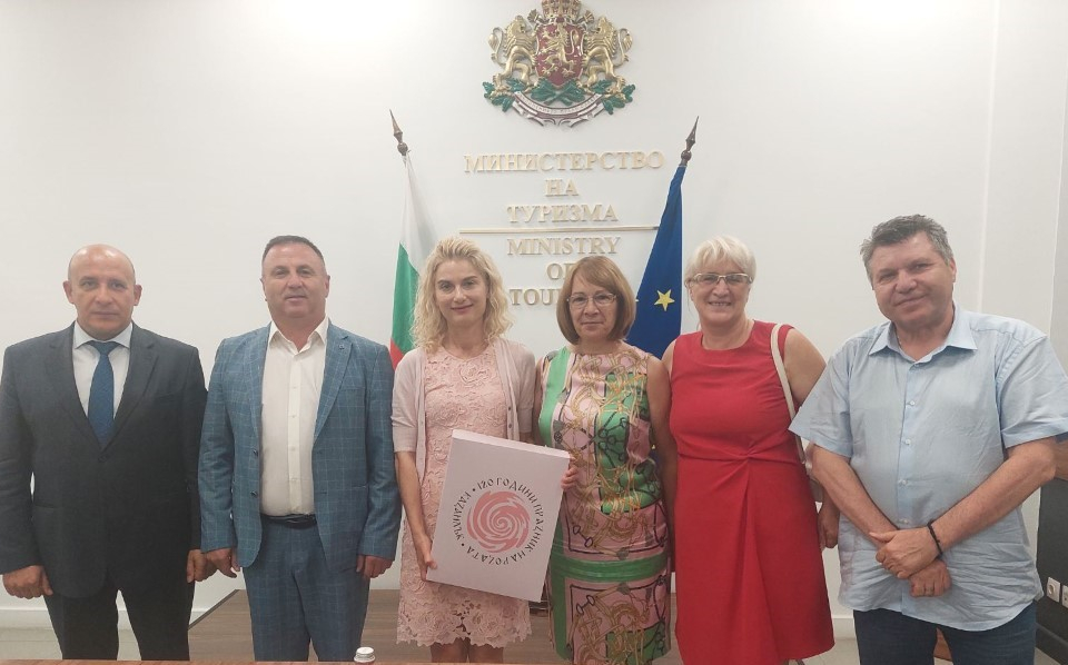 
Новият министър на туризма Зарица Динкова проведе в София първата си среща с представители на Организацията за управление на туристически район „Долината...
